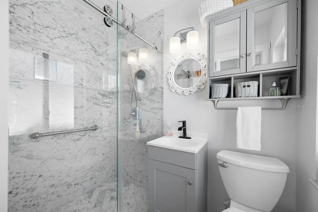 Modern and Updated En-Suite Primary Bathroom - Walk-In Shower