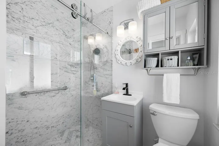 Modern and Updated En-Suite Primary Bathroom - Walk-In Shower