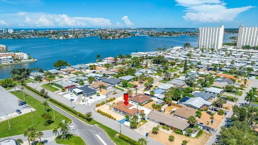 Unbeatable Location - Minutes to the Beach and Walking Distance to Pasadena Marina (slips are available) Restaurants, Parks, Shopping, too!