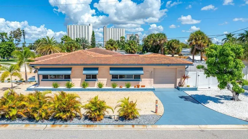 Garage is on Pasadena Shores Dr S.