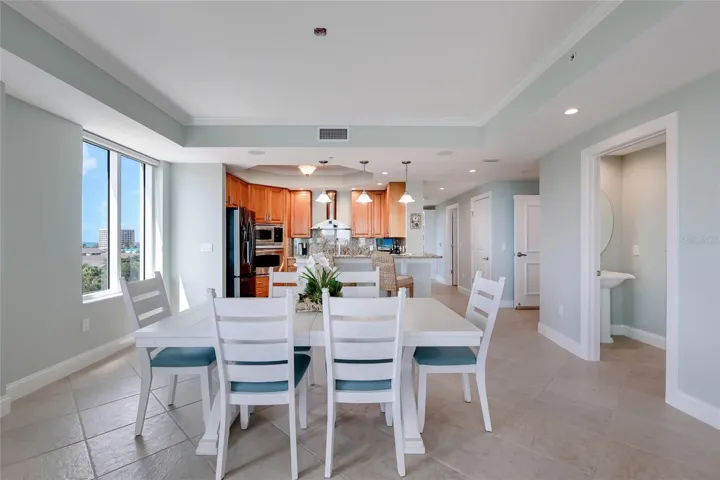 Spacious Dining area