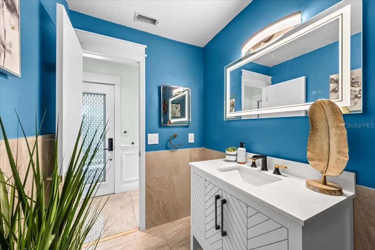 1st Floor Bath