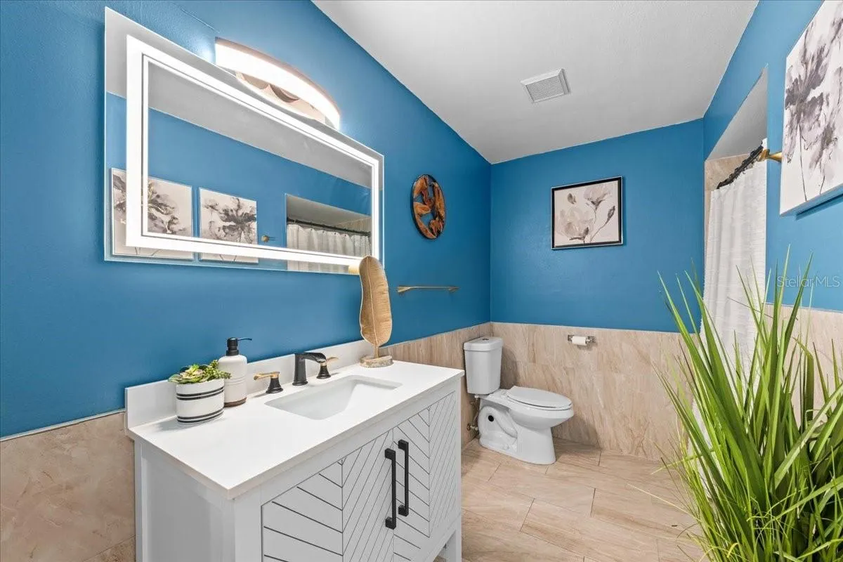 1st Floor Bath