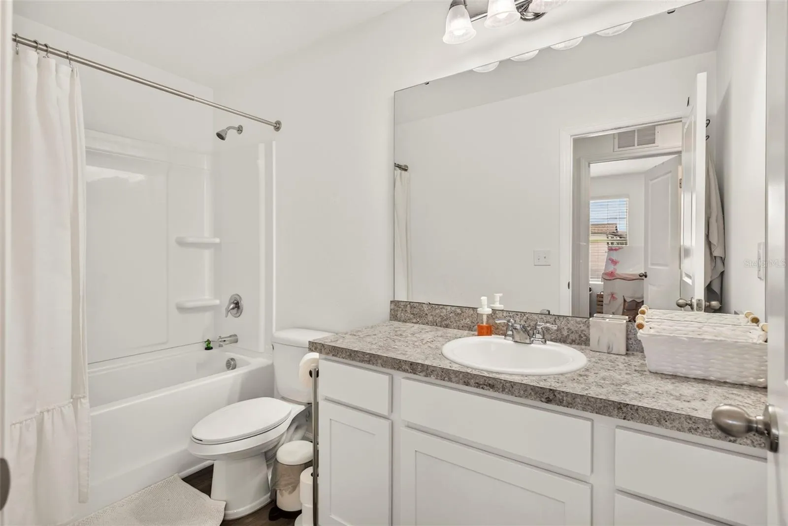 Secondary Full Bathroom