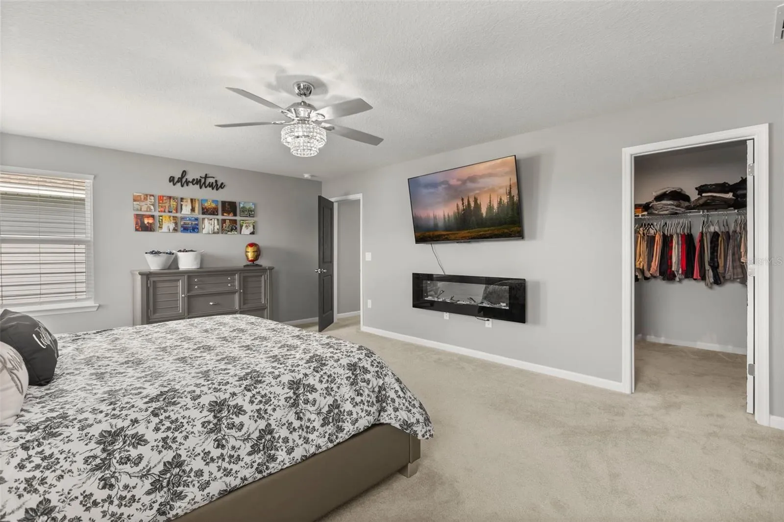 Owner's suite (note 1 0f 2 walk-in closets)