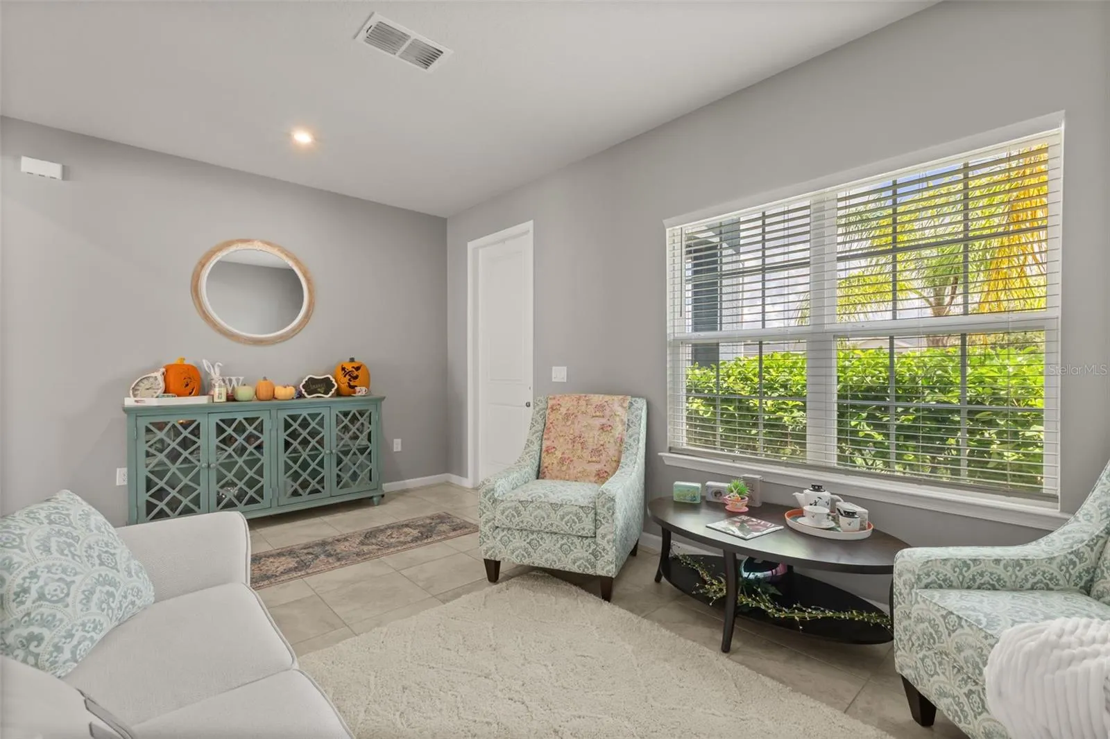 Flex room to entry and foyer.