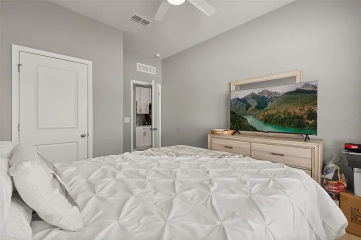 Ground floor bedroom.