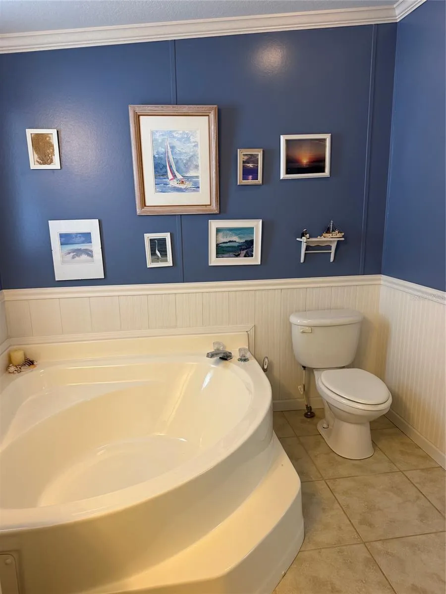 Large lounging tub!