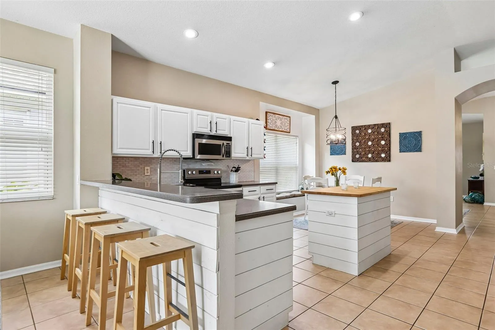Eat in Kitchen (bar stools convey)