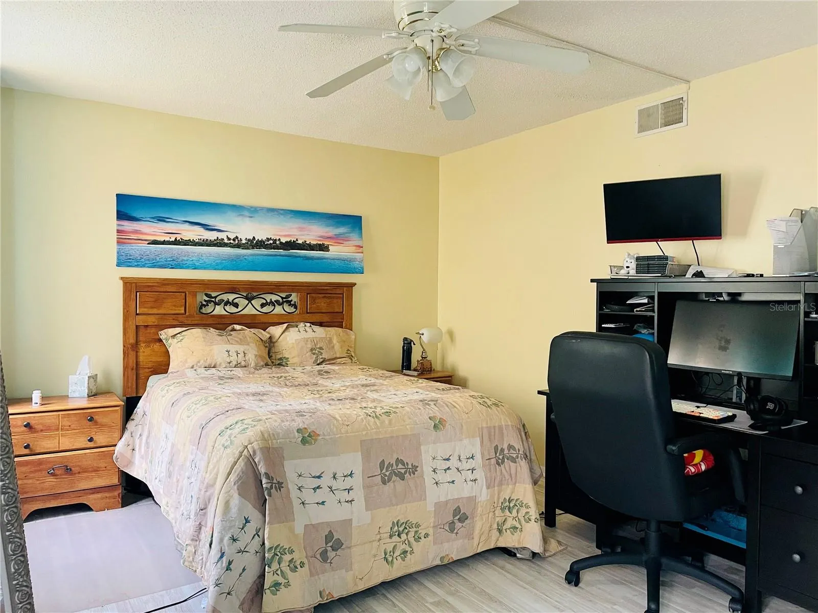 Spacious guest room