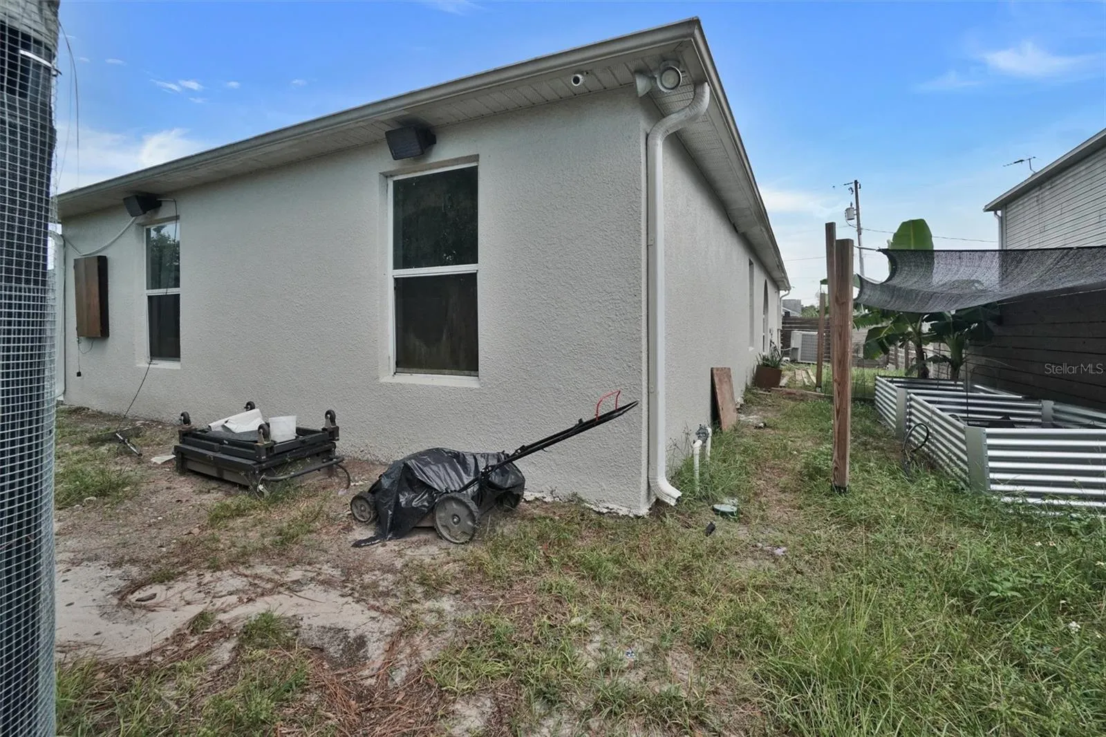 SIDE YARD