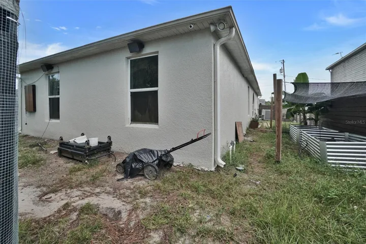 SIDE YARD