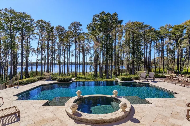 Infinity pool and spa