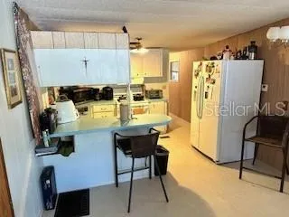Kitchen with Breakfast Bar