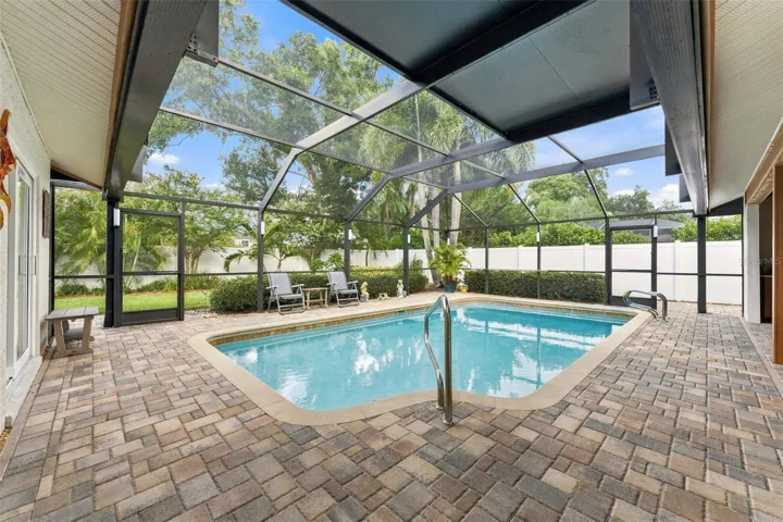 Beautiful Saltwater Pool & Screened Outdoor Retreat Designed for Relaxing and Entertaining