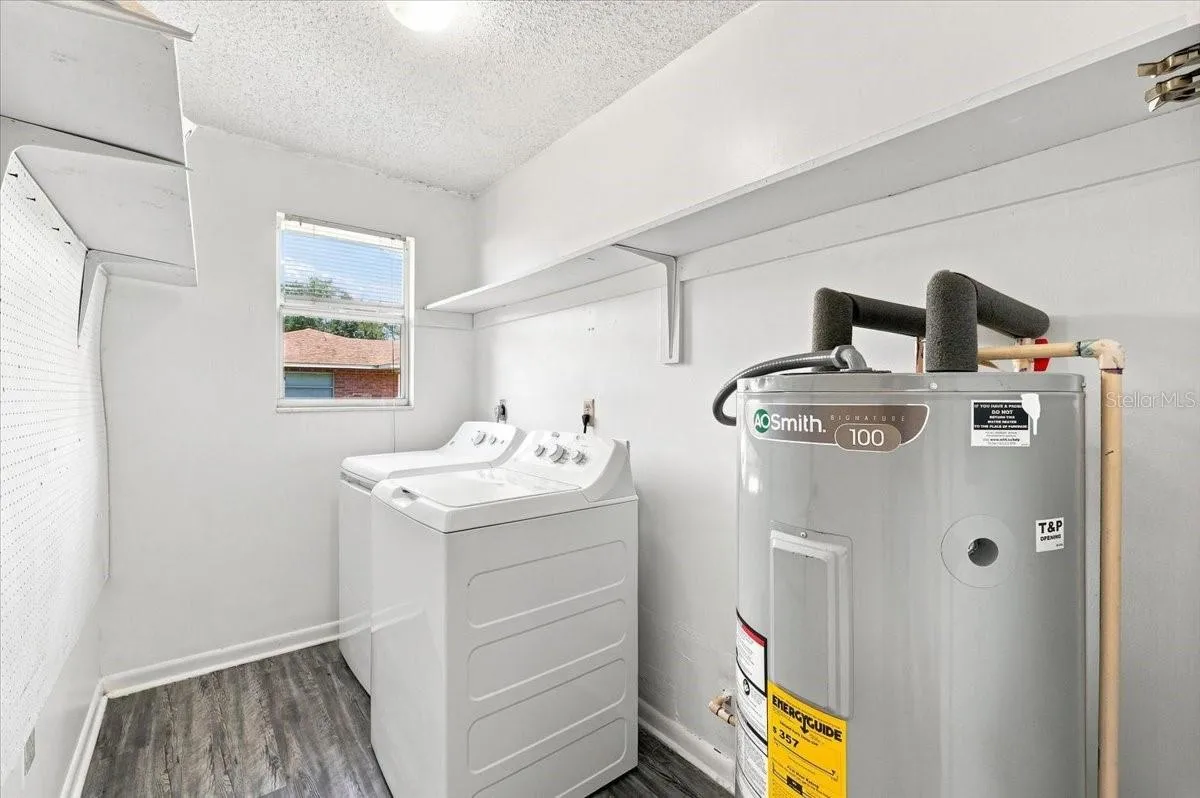 unit 917 laundry rm