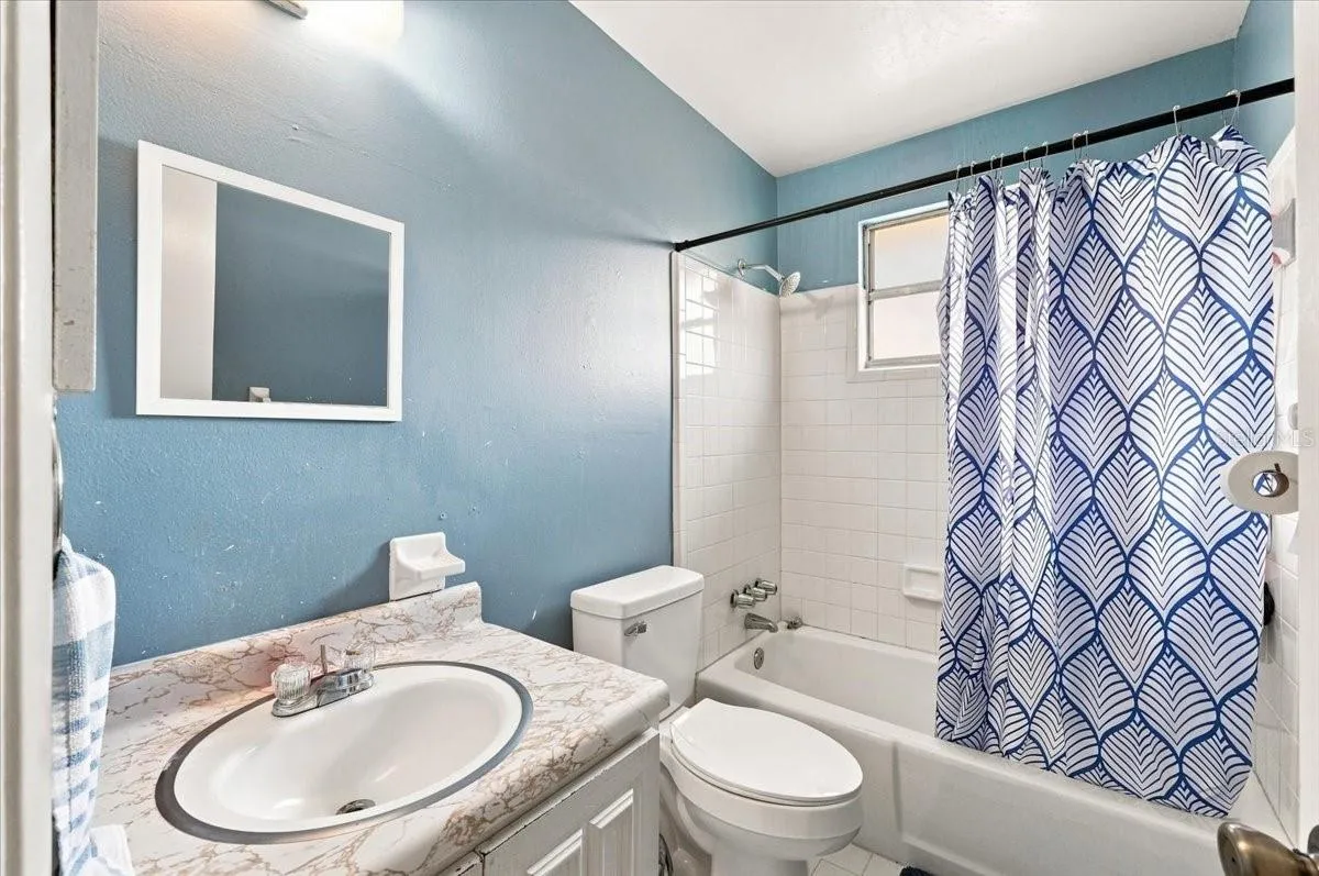 unit 907 bathroom