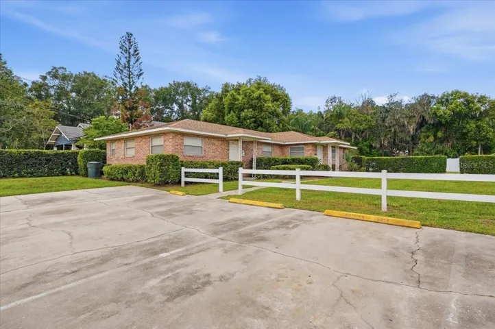 Duplex with units 915 & 917