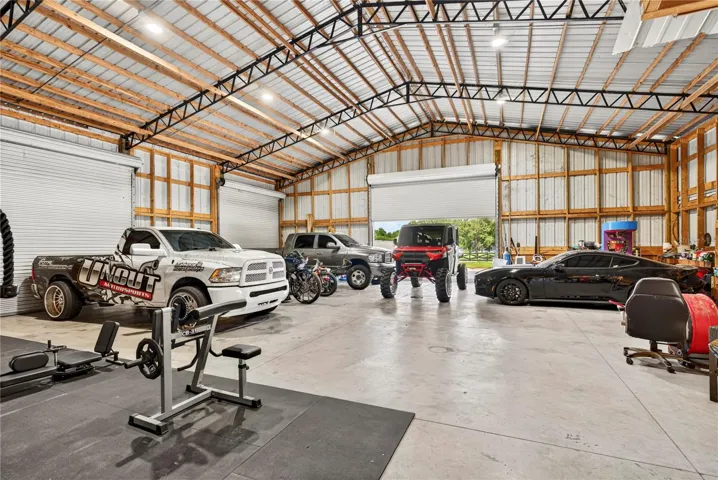 2500 sq foot garage