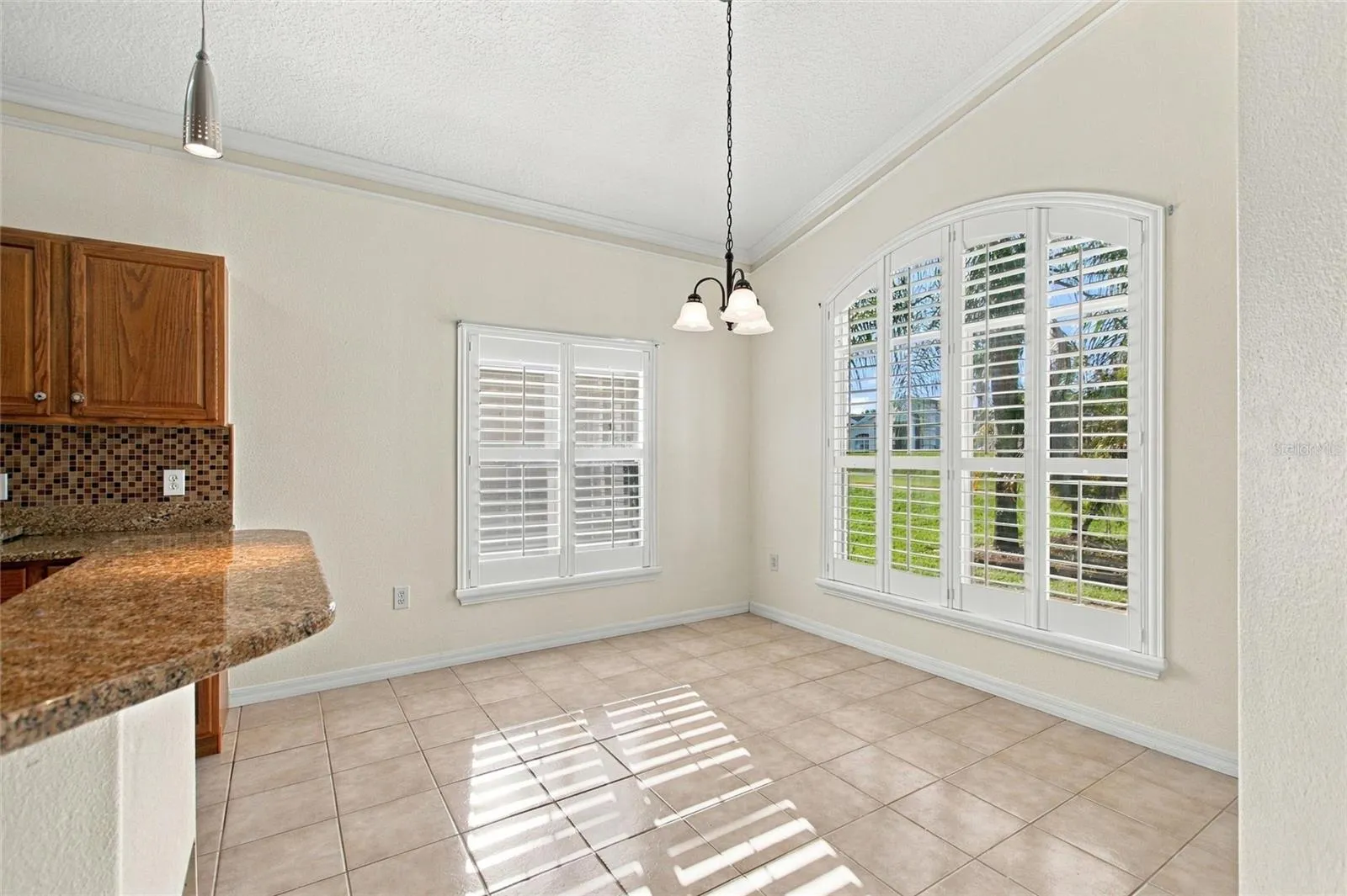 Kitchen dining area
