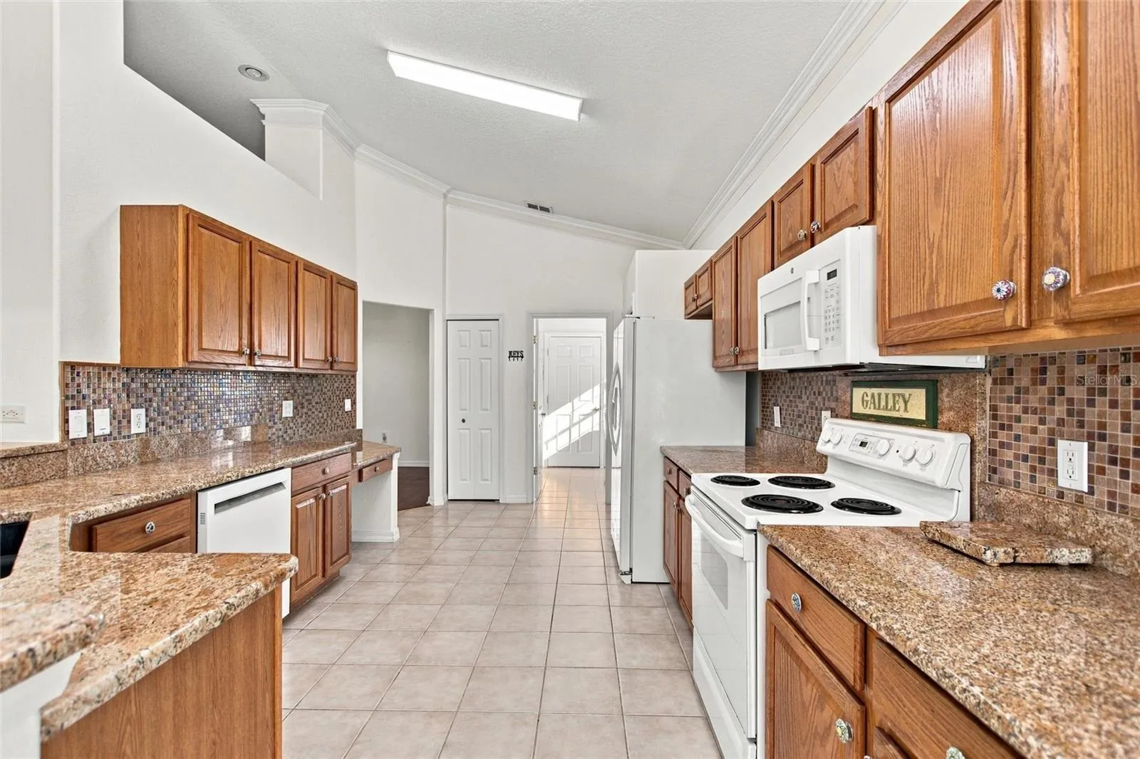Granite countertops & tile backsplash