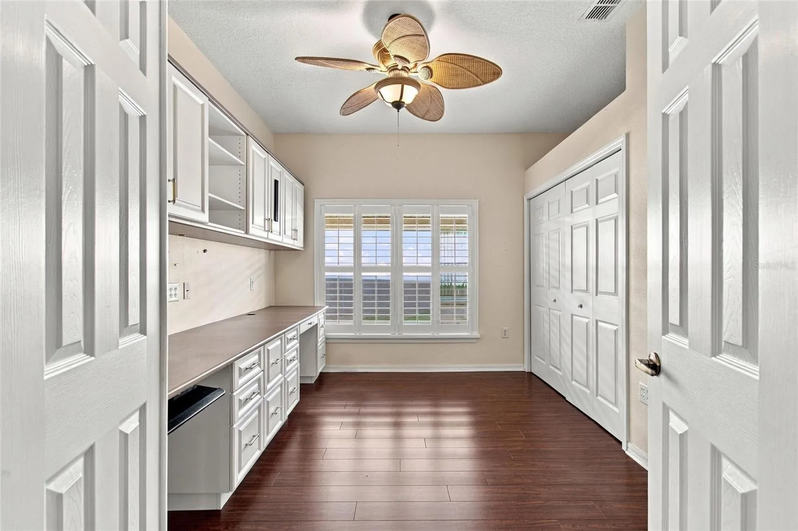 Center guest room/office