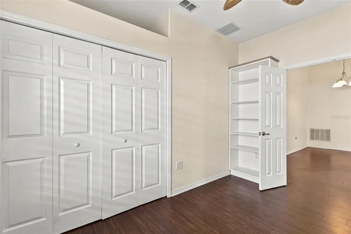 Center guest room/office