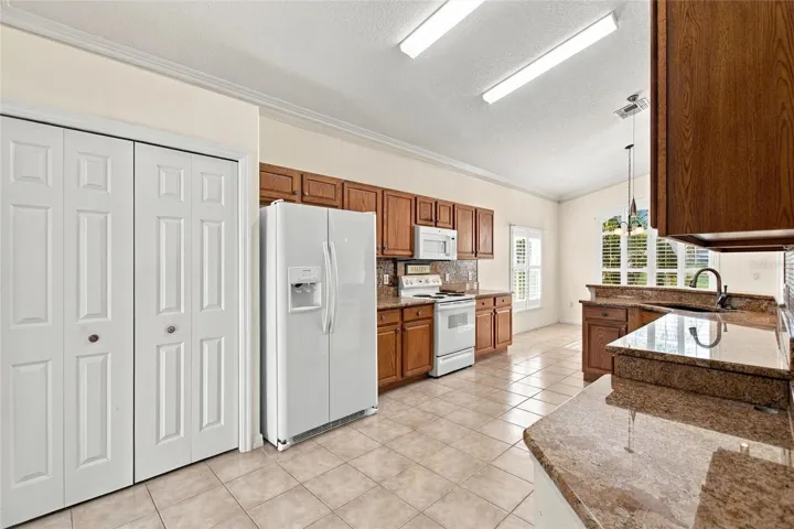 Granite countertops & tile backsplash