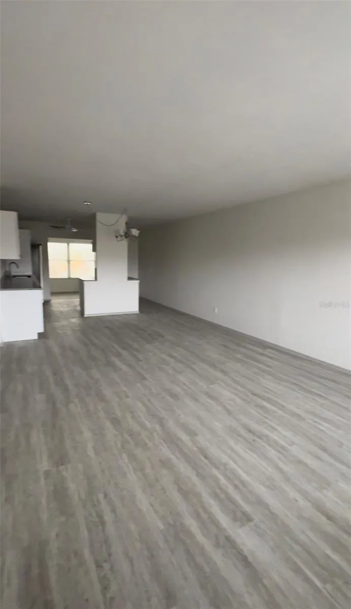 LIVING/DINING AREA