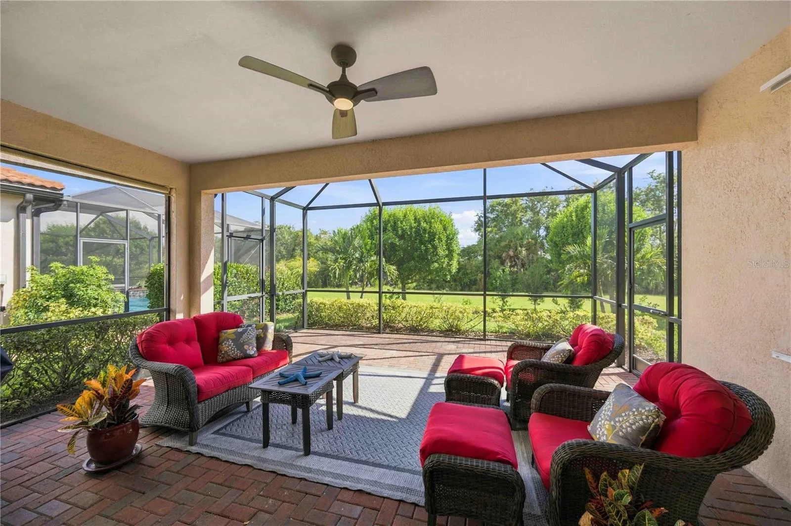 Peaceful retreat - the reserve is wonderful and private.