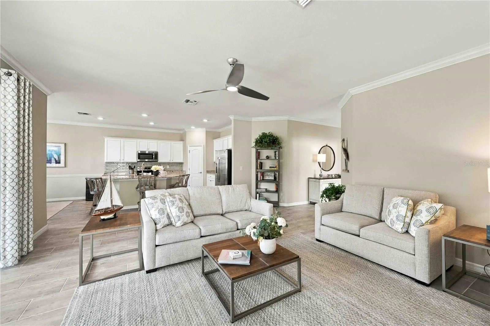 With more than 1900 sq ft - there is plenty of room to entertain