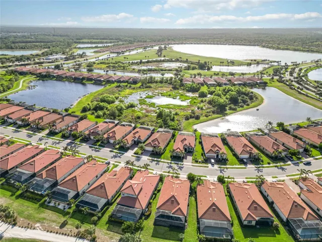 Aerial of the home on Fiddlewood - and beautiful Sarasota National - Now you understand why it is called the Lake Commuity.