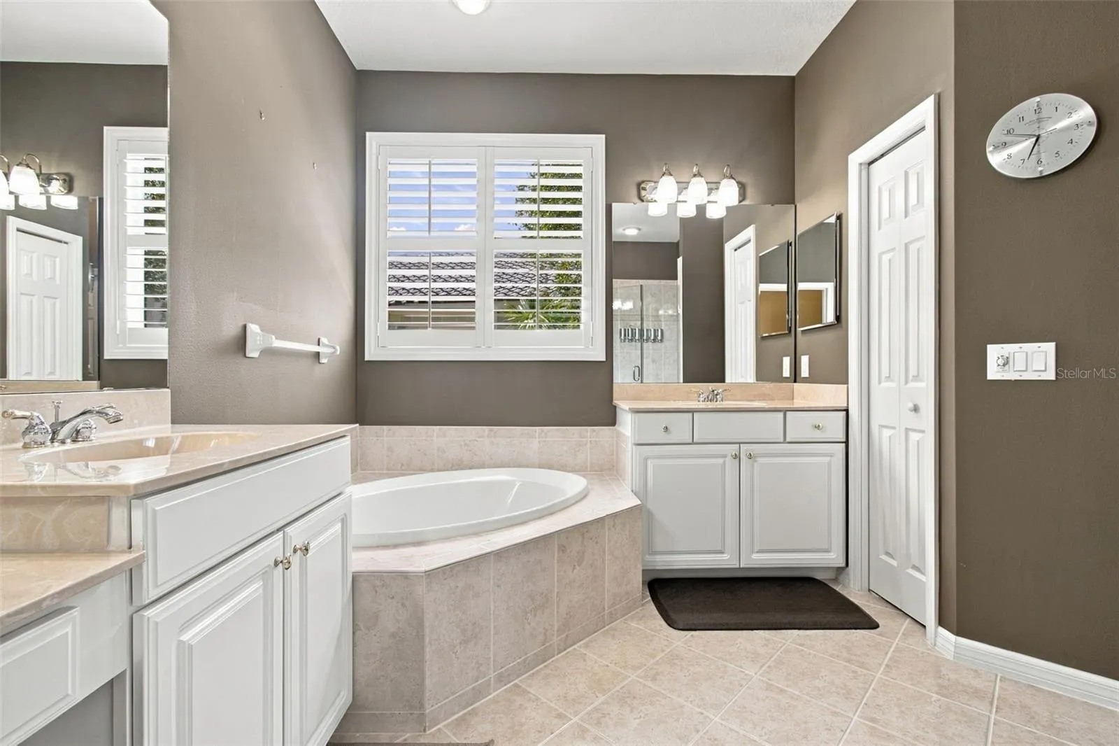 Primary en-suite bath