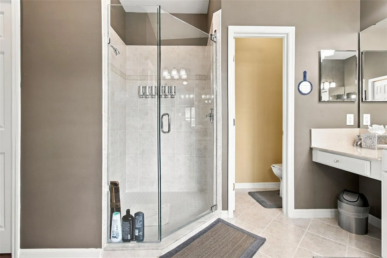 Primary en-suite bath