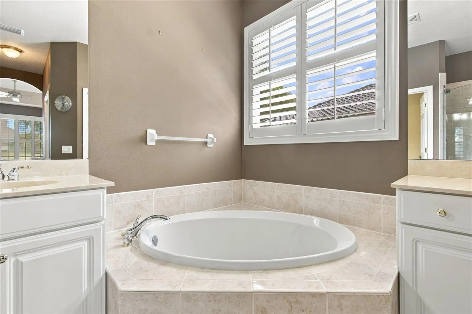 Primary en-suite bath