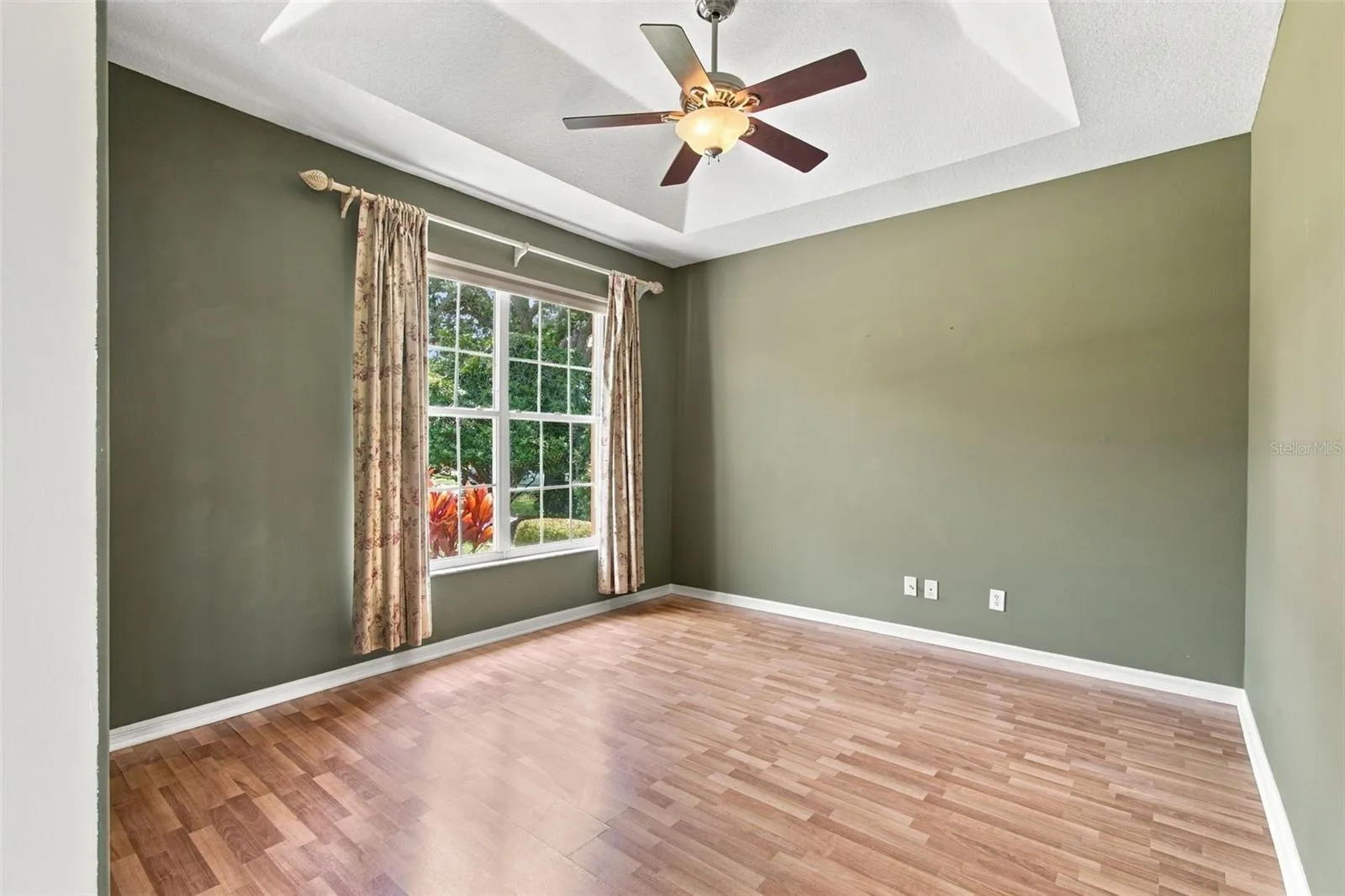 Den/office/bonus room