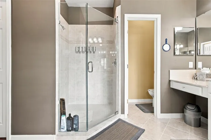 Primary en-suite bath