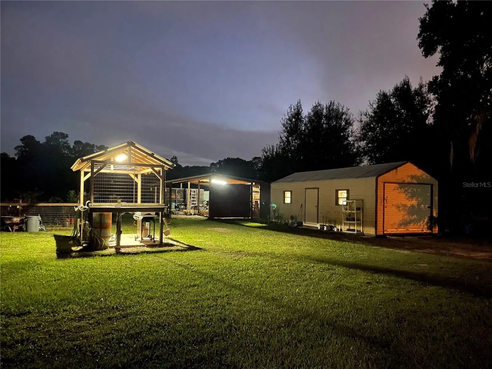 Barn, Shed/workshop/well house