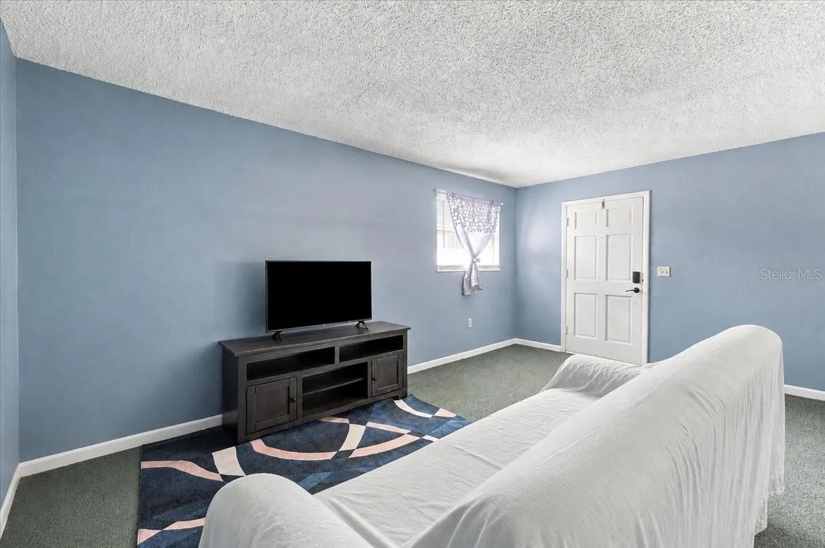 unit 907 living room