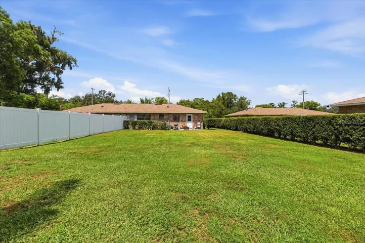 unit 755 back yd w/ privacy