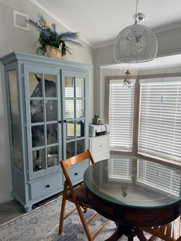 Eat-in Kitchen
