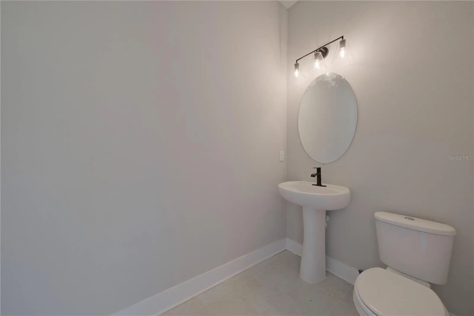 1/2 BATHROOM