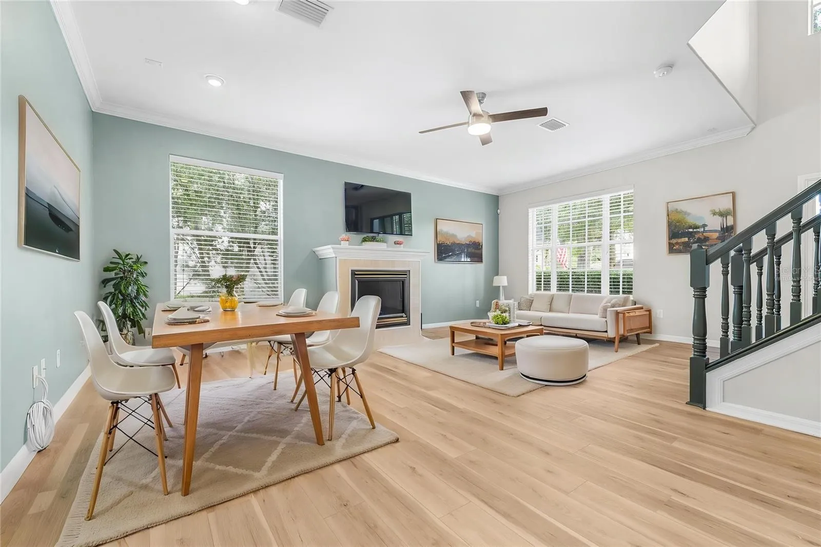 Virtually staged living/dining room