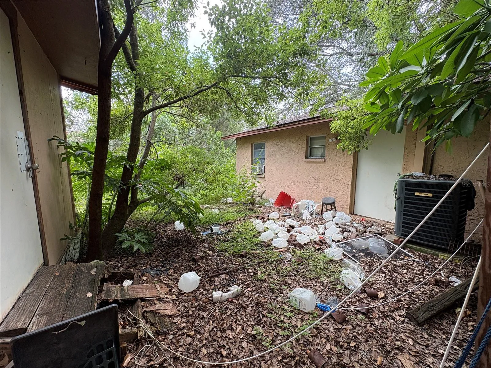 REAR FENCED YARD