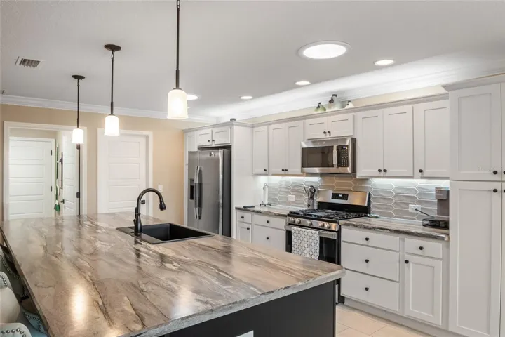 Stainless steal appliances.