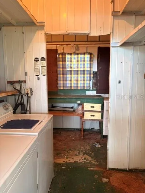 SMALL WORKSHOP