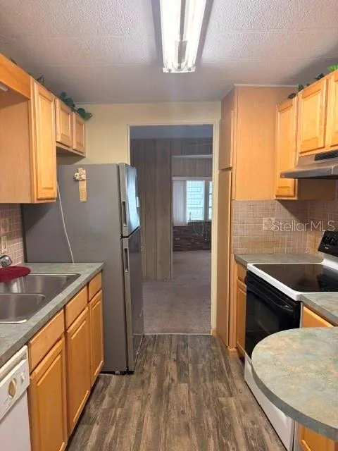 KITCHEN VIEW 3