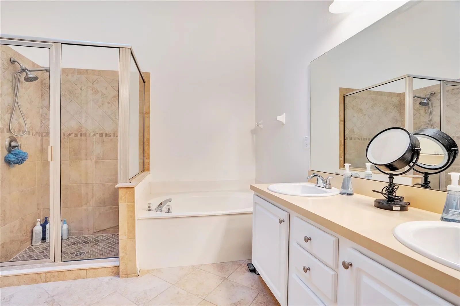 primary bath tub/shower/dual sinks