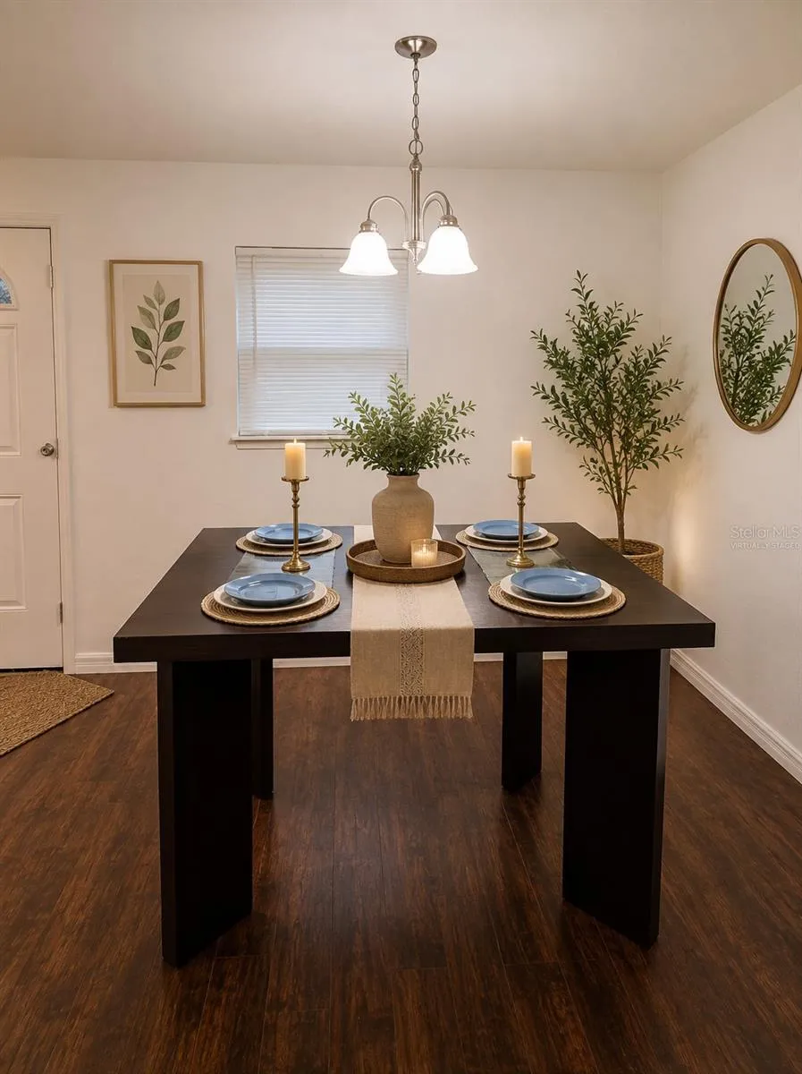 dining room                 virtually staged