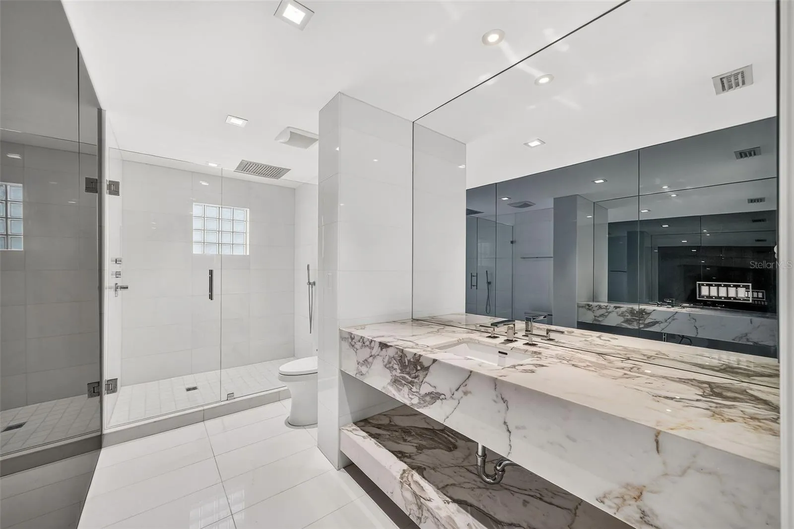 Primary En-Suite Bathroom